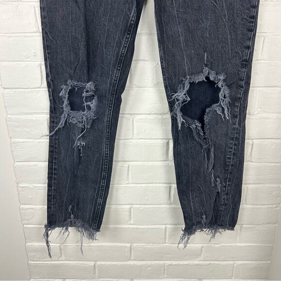 Abercrombie & Fitch Black Distressed High Rise Mom Jeans Size 28/6R - Picture 7 of 10